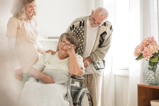 Bild: Senioren bei einem Pflegekurs