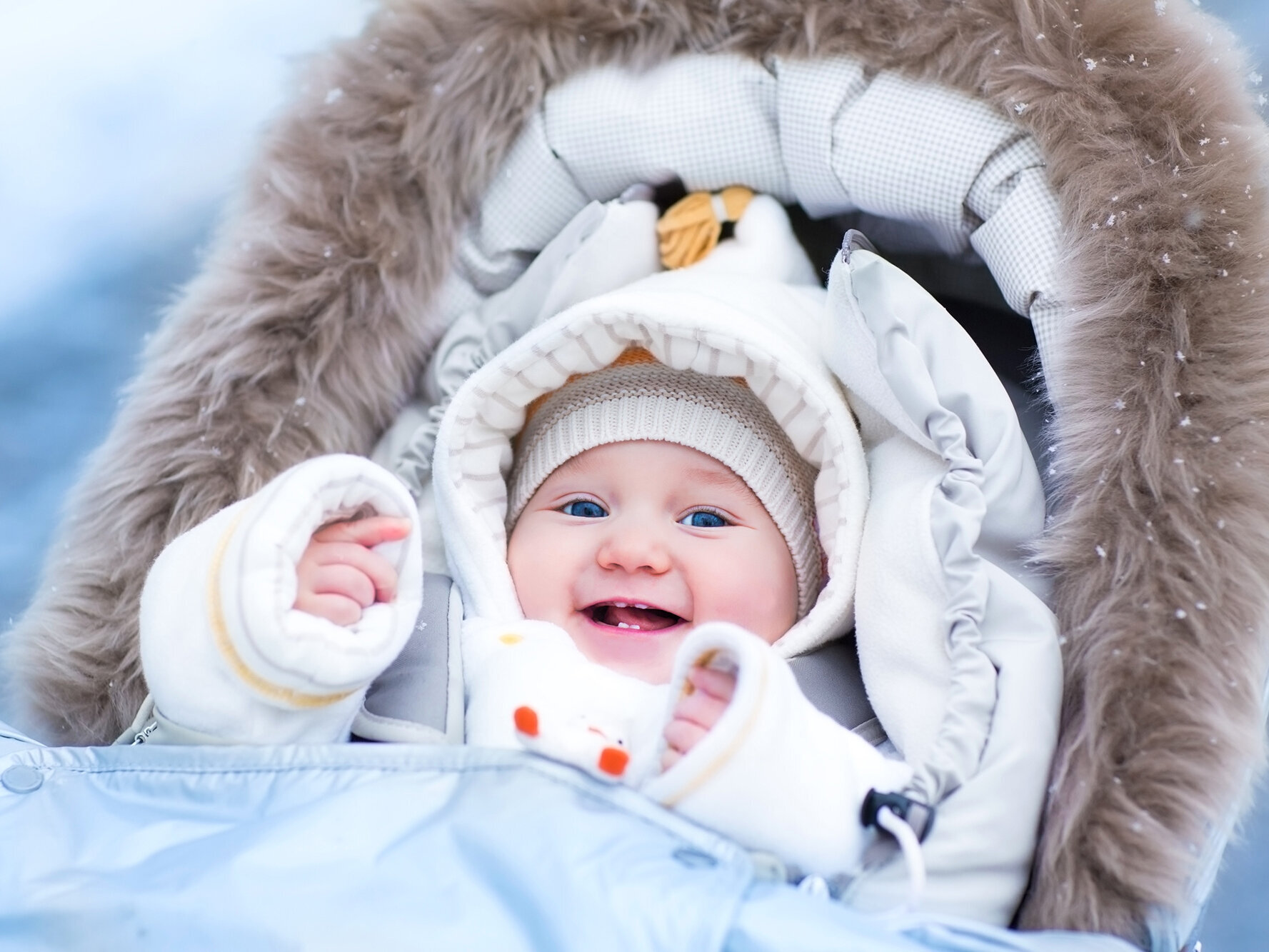 Unterkühlung vermeiden: Baby im Kinderwagen
